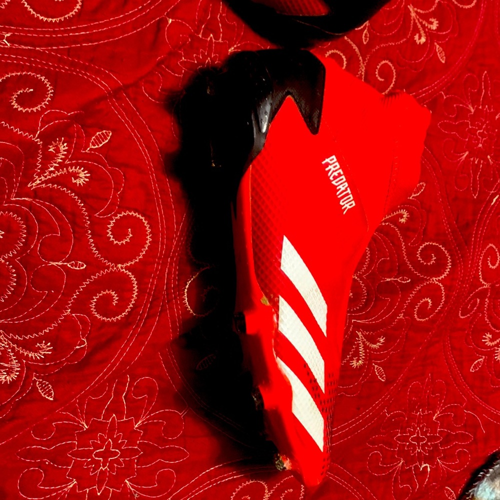 Soccer cleats size 8 men predetor